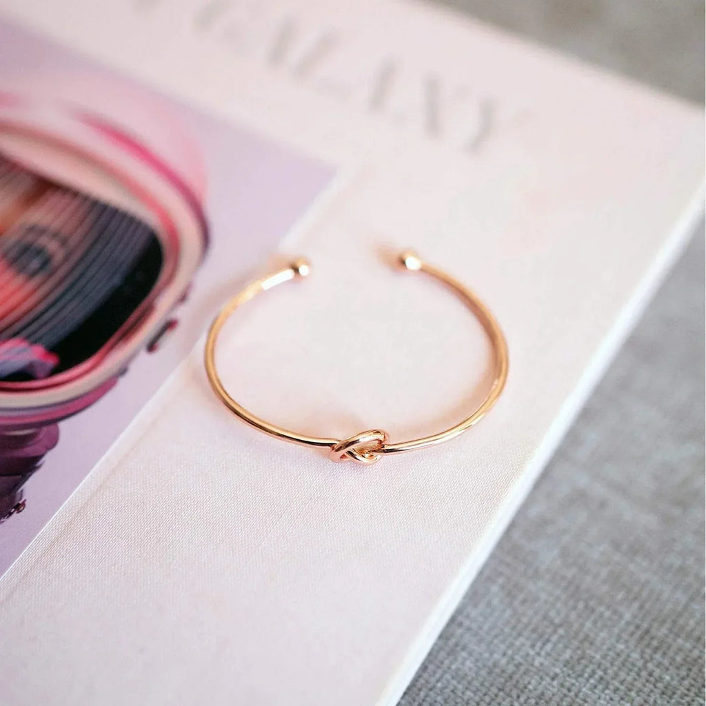 Stainless Steel Twisted Flower Button Love Bracelet - Viexta