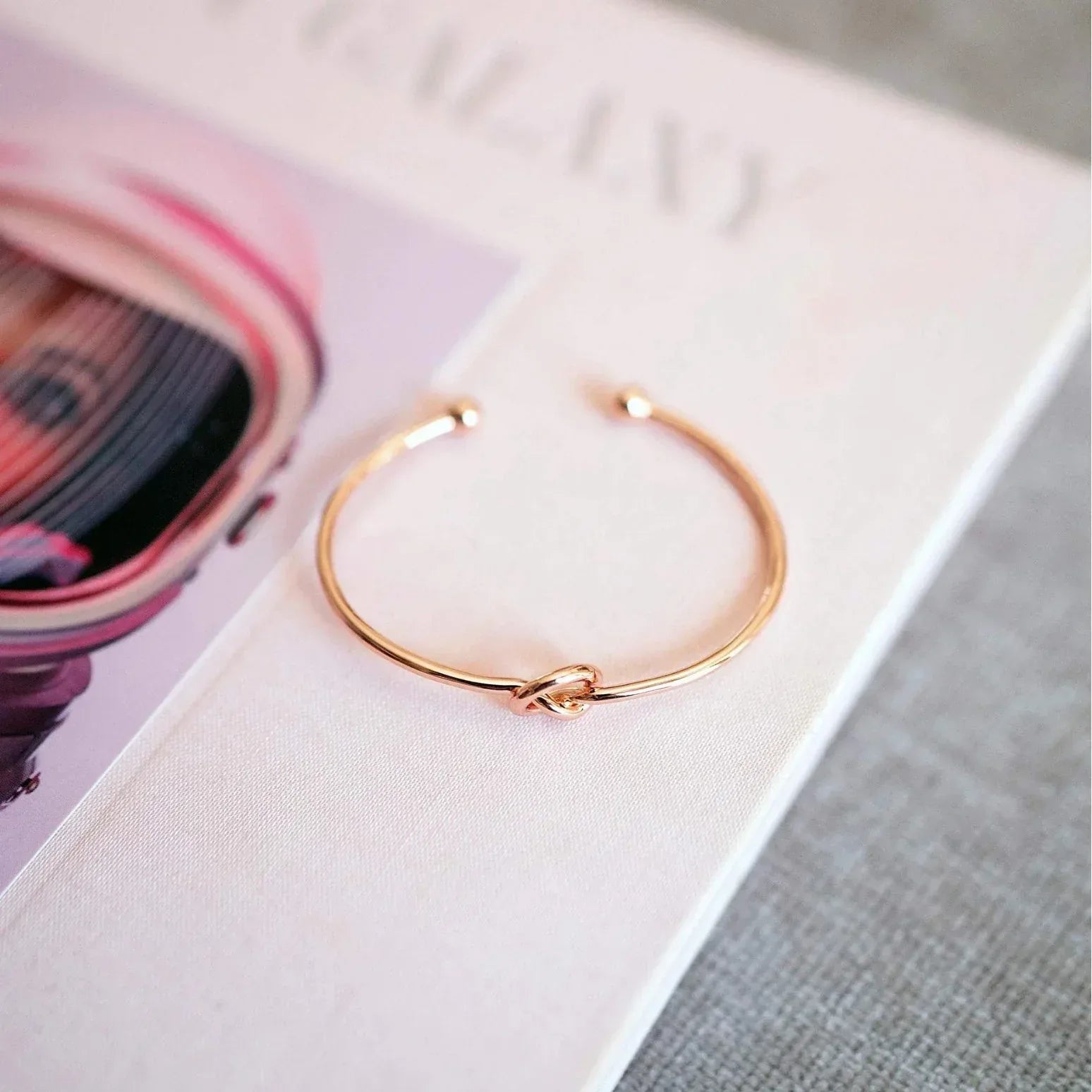 Stainless Steel Twisted Flower Button Love Bracelet - Viexta
