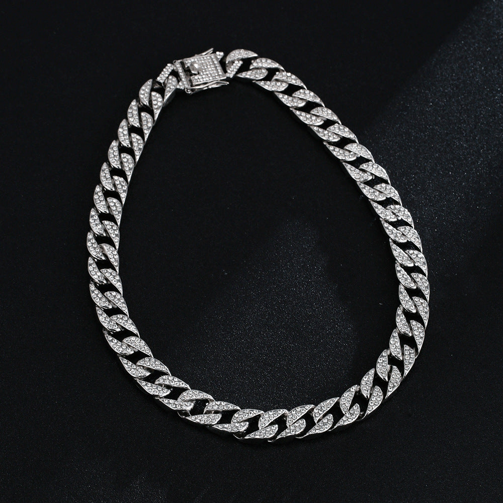 diamond-inlaid-necklace