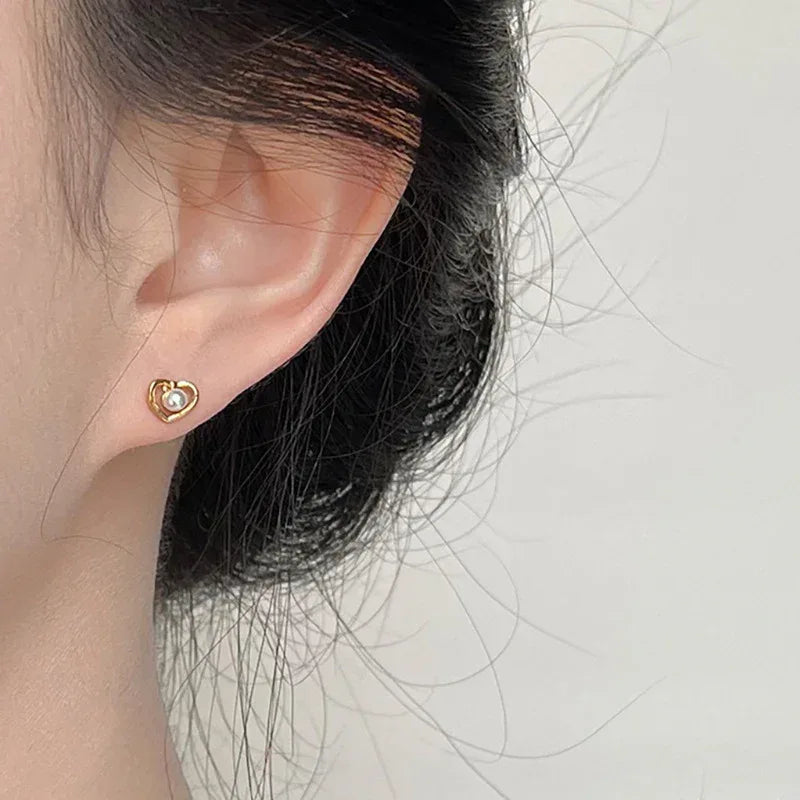 heart-pearl-stud-earrings - Viexta
