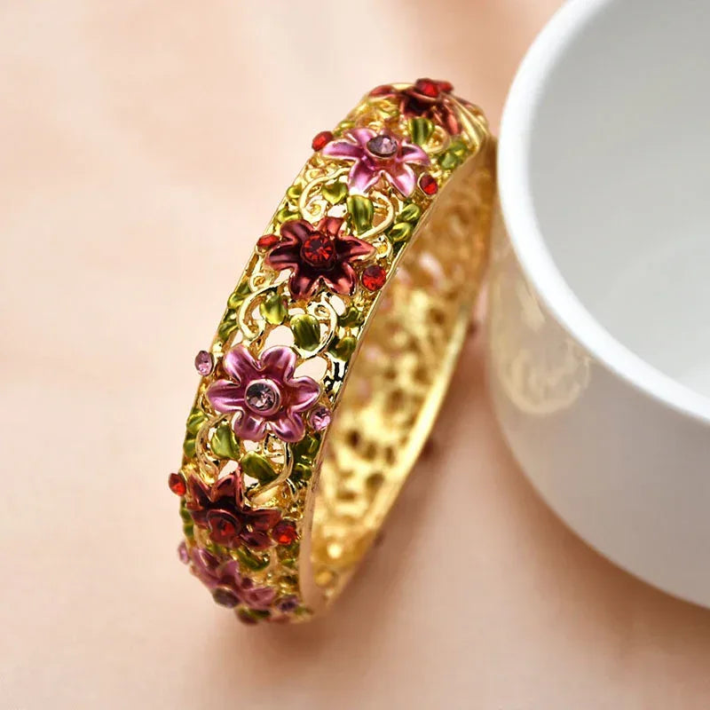 Vintage Court-Style Hand-Painted Bracelet - Viexta