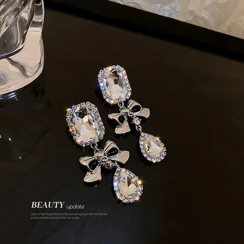 Diamonds Geometric Bow Drop Earrings - Viexta