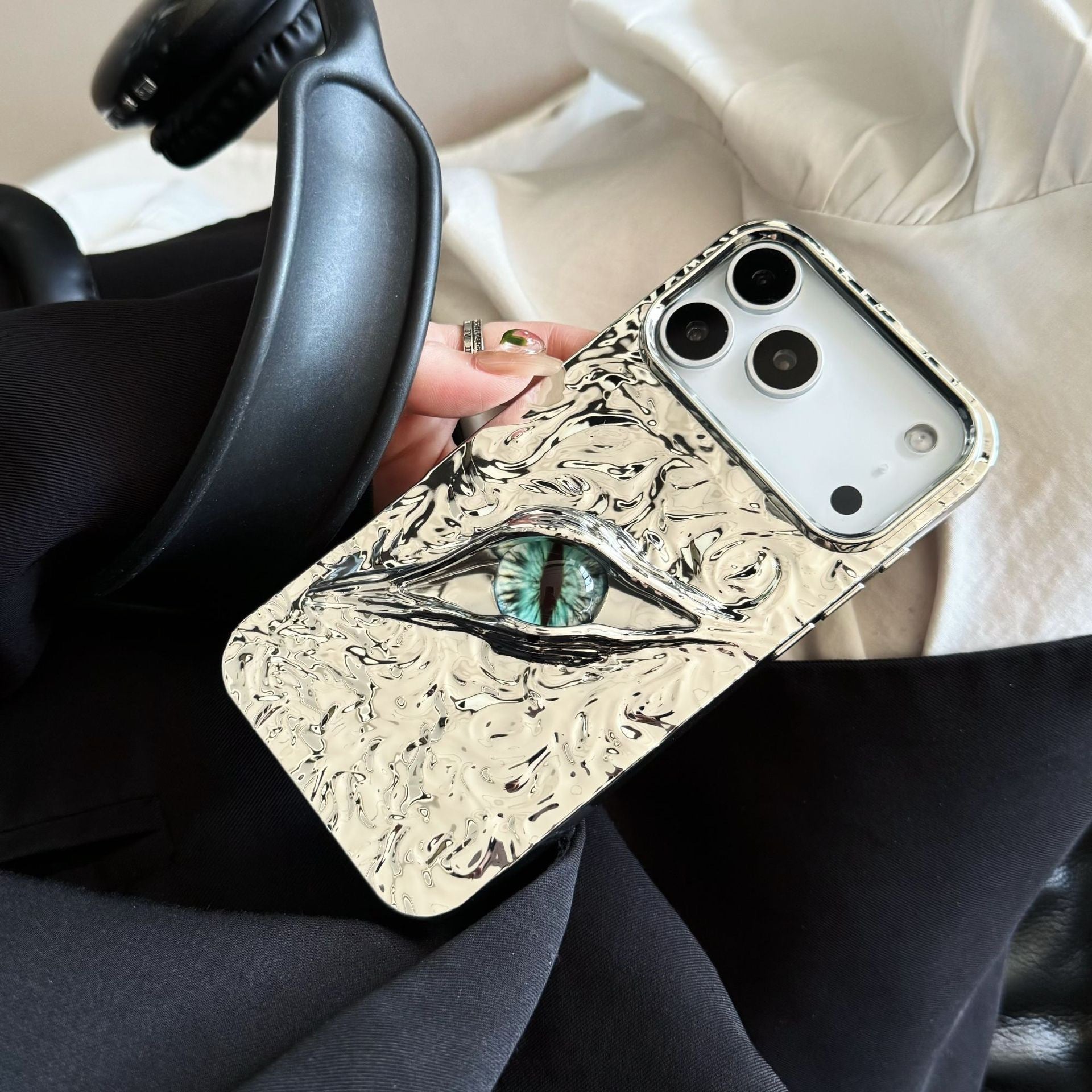 High-grade Electroplated Tin Paper Pattern Stereo Eyes iPhone Case