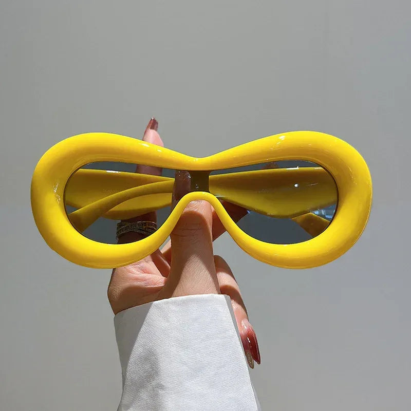 Stylish One-piece Sunglasses With Wide Brims - Viexta