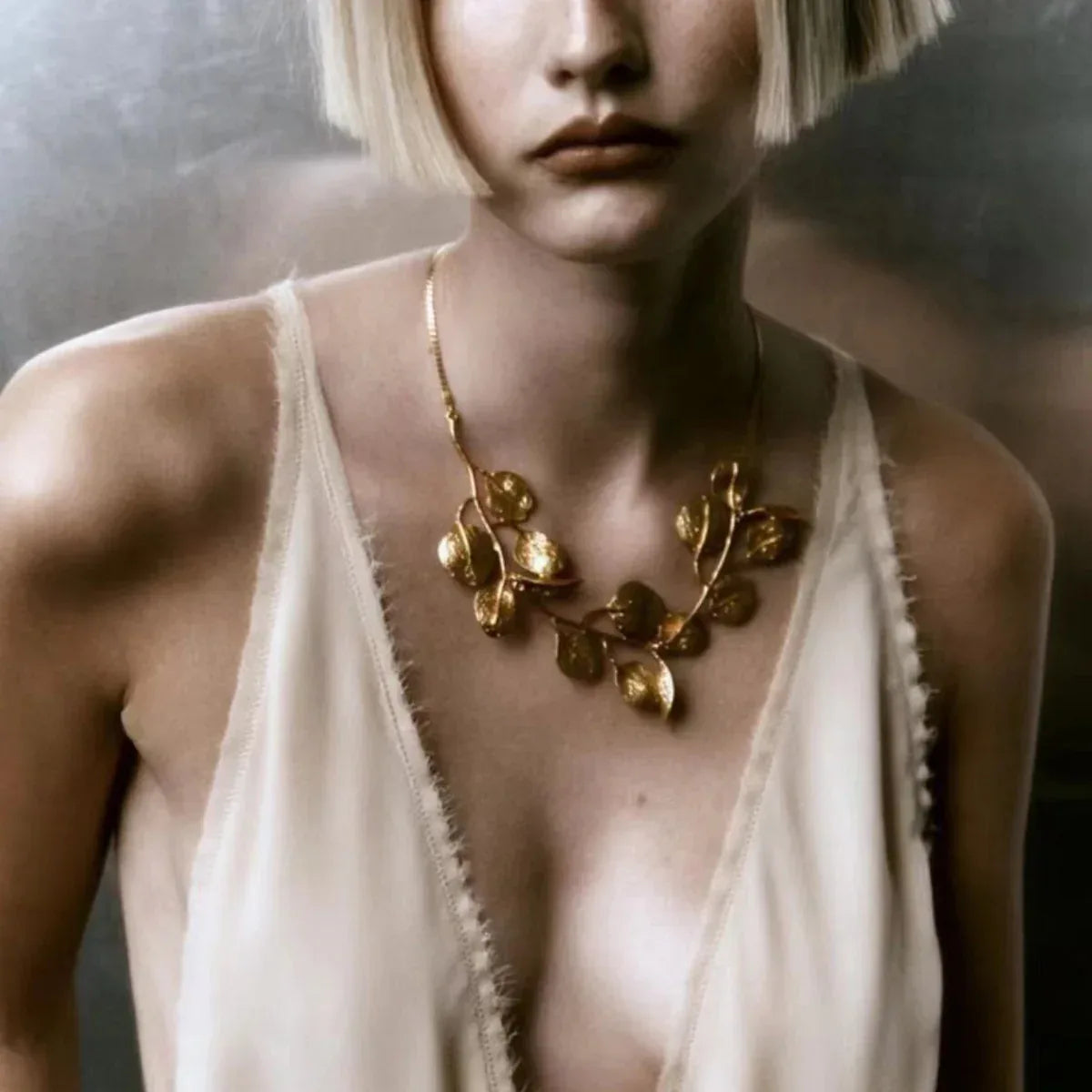 European Leaf-Style Neckwear - Viexta