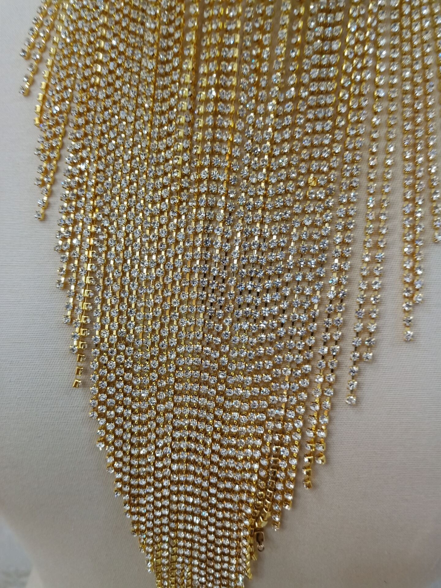 flash-drill-collarbone-necklace