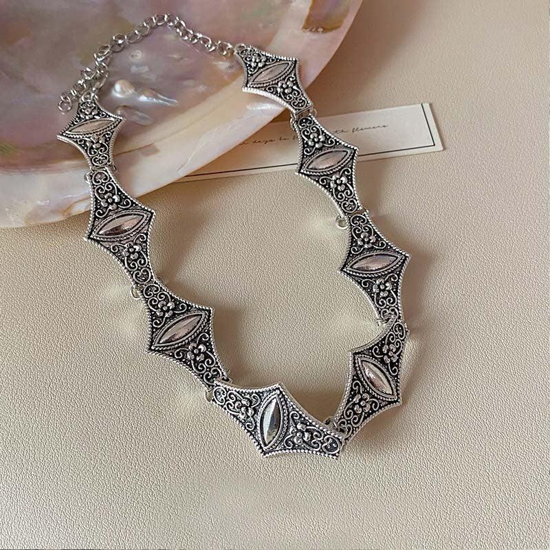 Retro Rhombus Halloween Necklace - Viexta