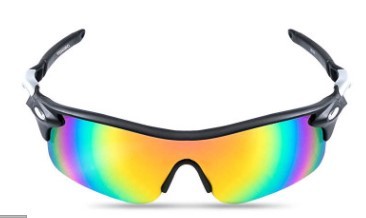 Cyclist bikes polarizing Shades