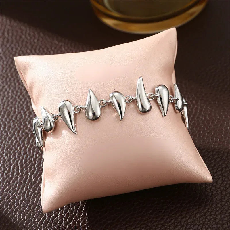 thorn-stitching-water-drop-pendant-bracelet - Viexta