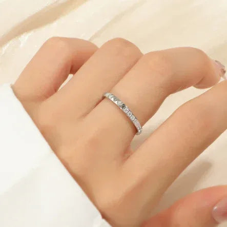 Womens Square Rivet Diamond-Encrusted Ring - Viexta