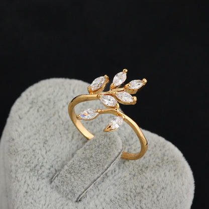 Wavy zircon ring