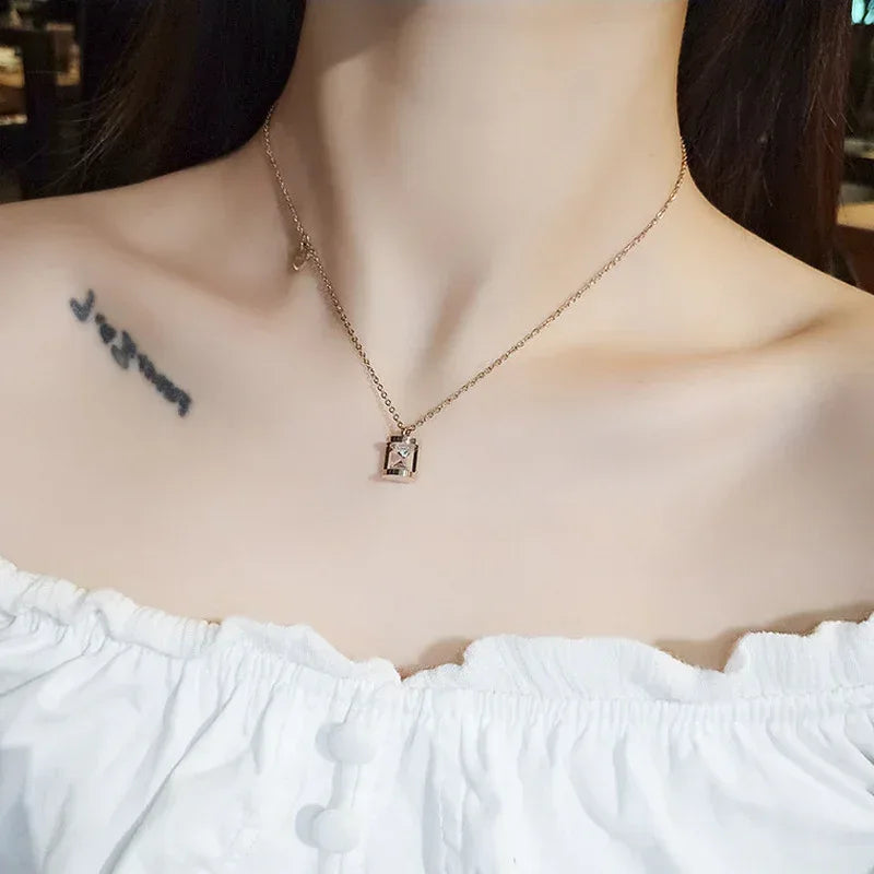 18k Hour-glass Clavicle Chain - Viexta