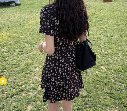 Daisy-print Chic Dress