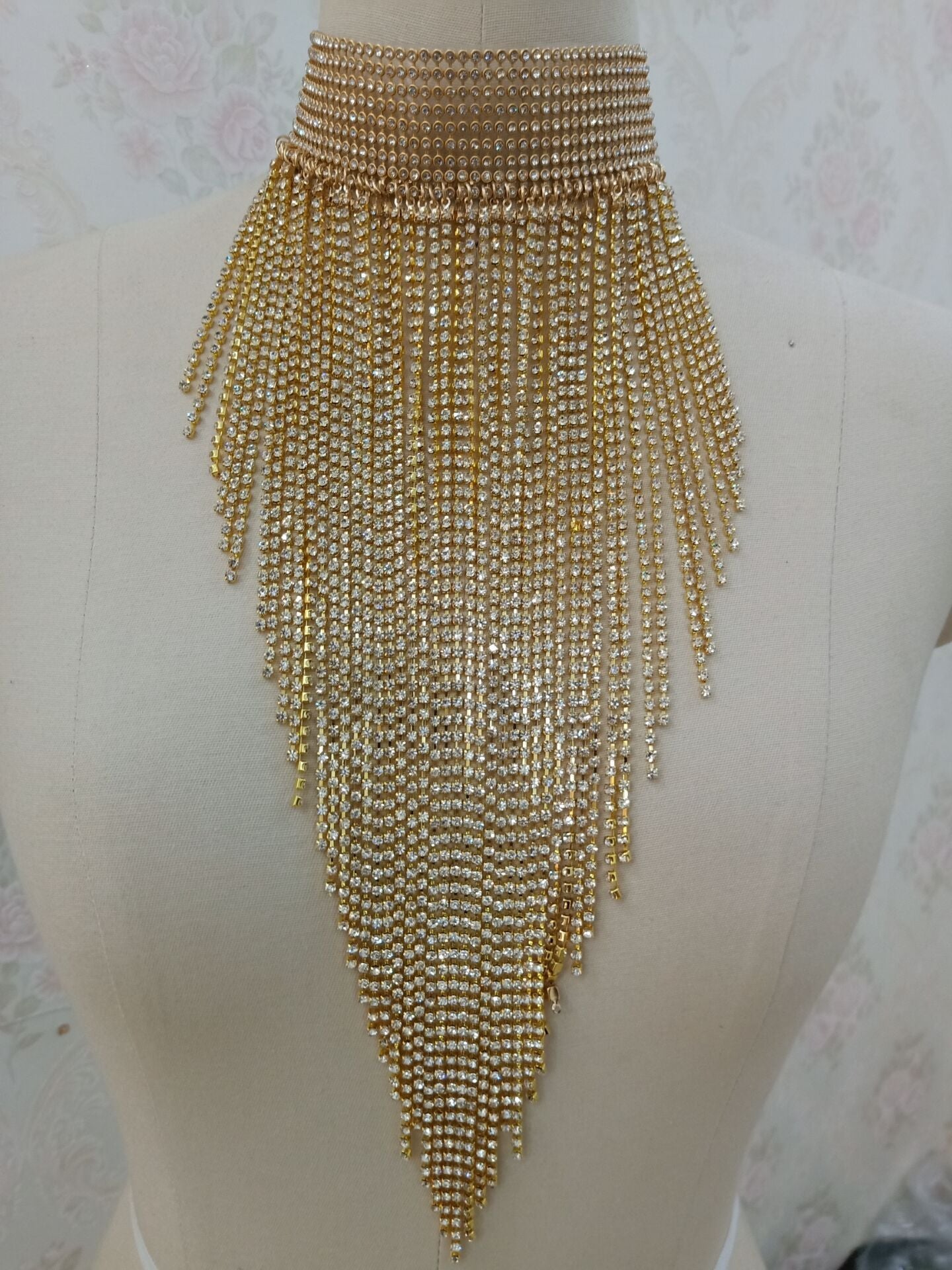 flash-drill-collarbone-necklace