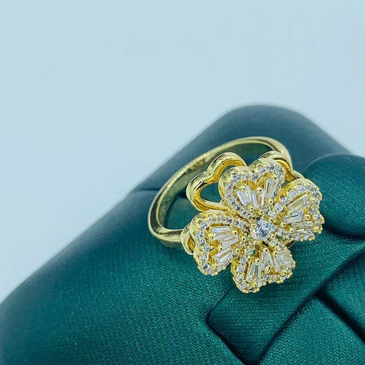 Rotating Zircon Four-leaf Clover Neckpiece - Viexta