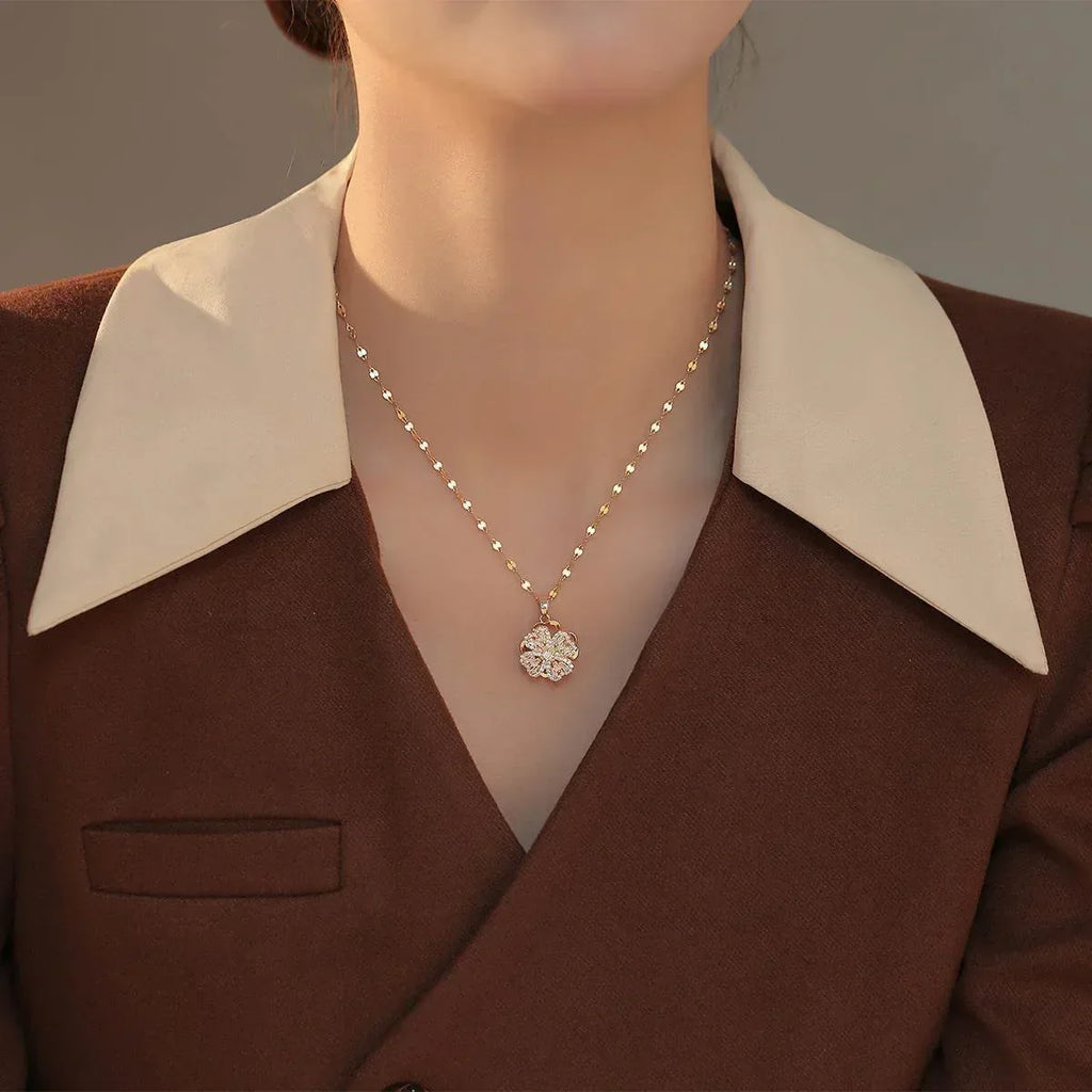 Rotating Zircon Four-leaf Clover Neckpiece - Viexta