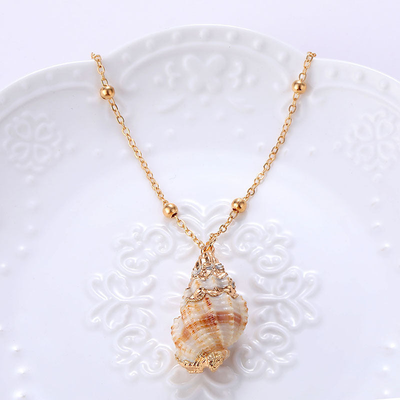 Women's Beach Shell Gold-plated Edge Pendant Necklace