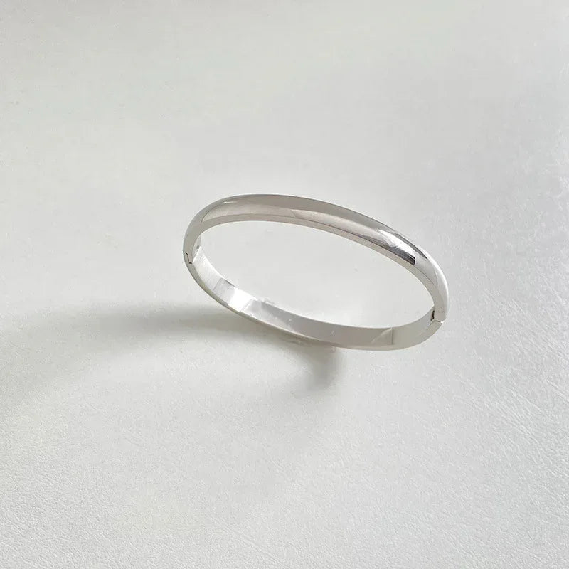 Retro Minimalistic Buckle Bracelet - Viexta