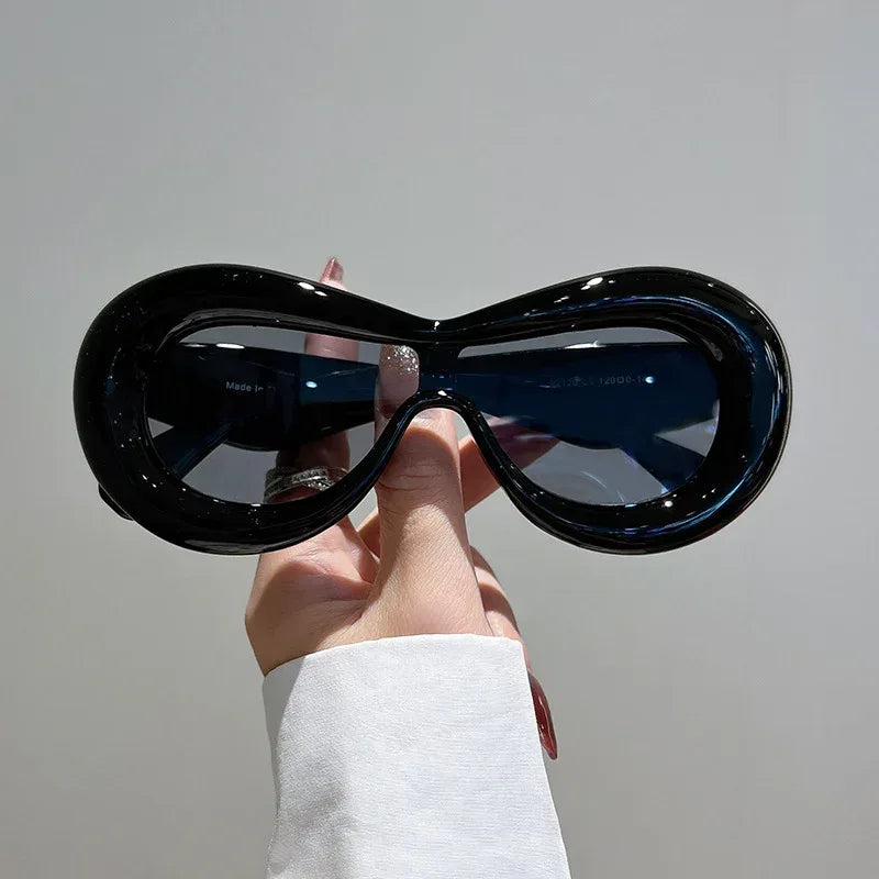 Stylish One-piece Sunglasses With Wide Brims - Viexta