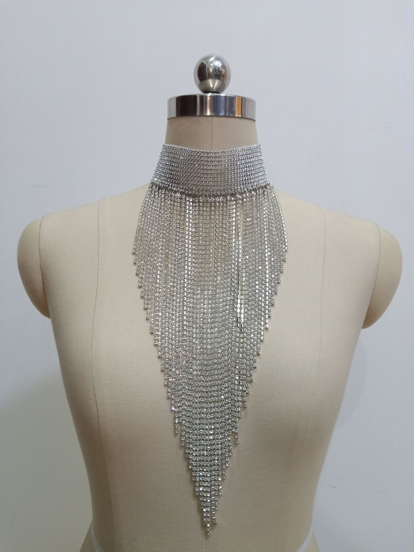 flash-drill-collarbone-necklace