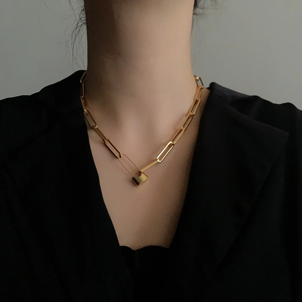 Vintage Gold Lock Pin Choker Necklace - Viexta
