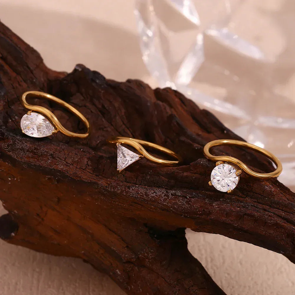 18k-luxury-waveform-shank-gold-zircon-ring - Viexta