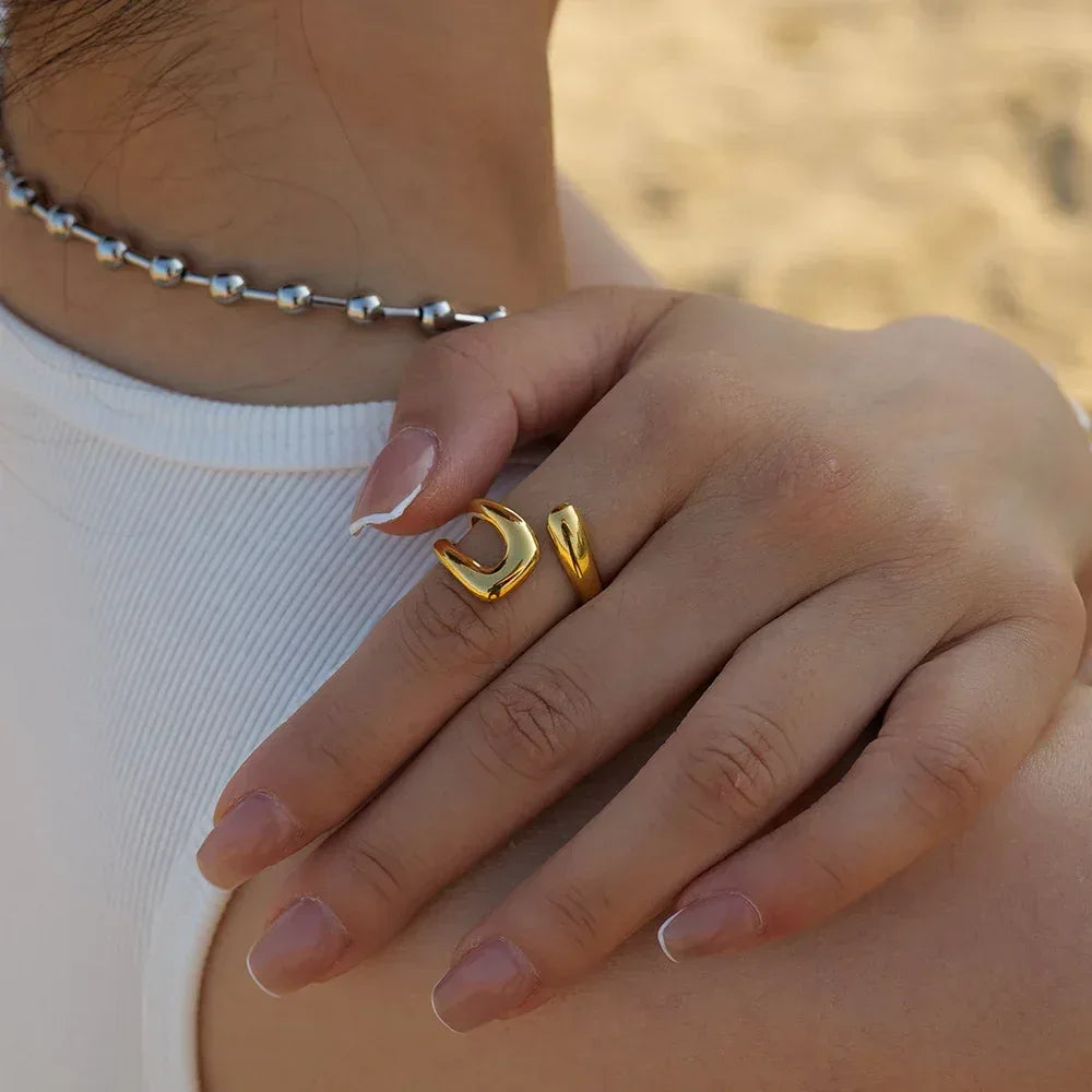 Hollow Irregular Ring - Viexta