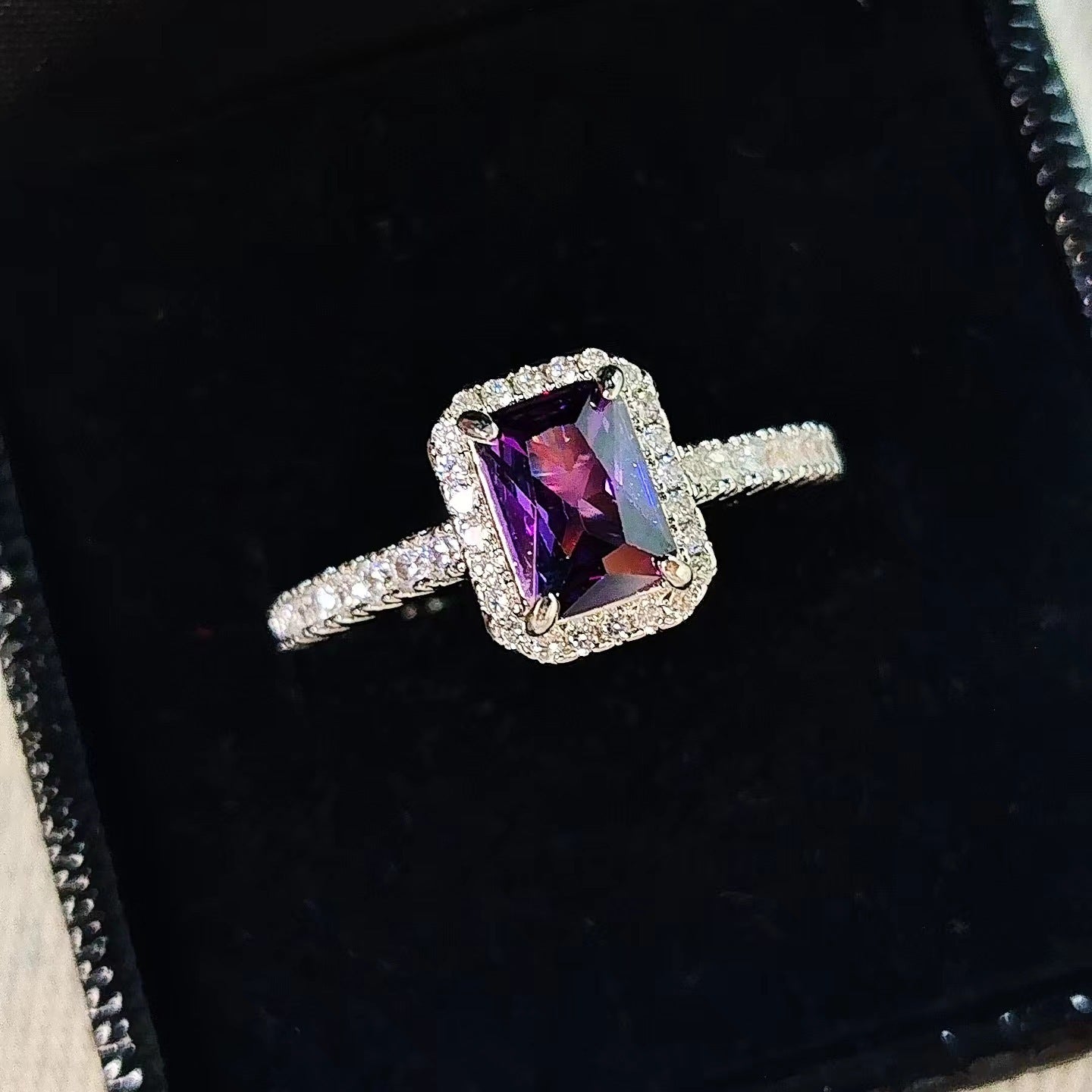 Ornament Niche Zircon Ring