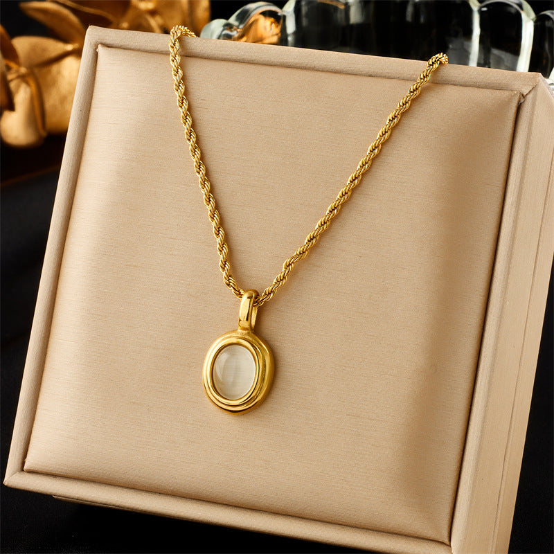 black-and-white-metal-vintage-hemp-flowers-chain-necklace