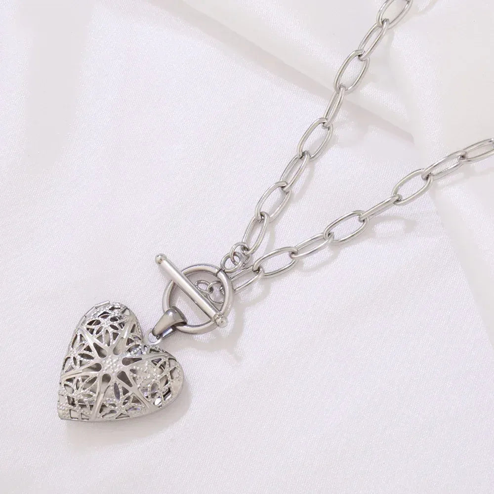 Stainless Steel Open Hollow Pattern Heart-shaped Necklace - Viexta
