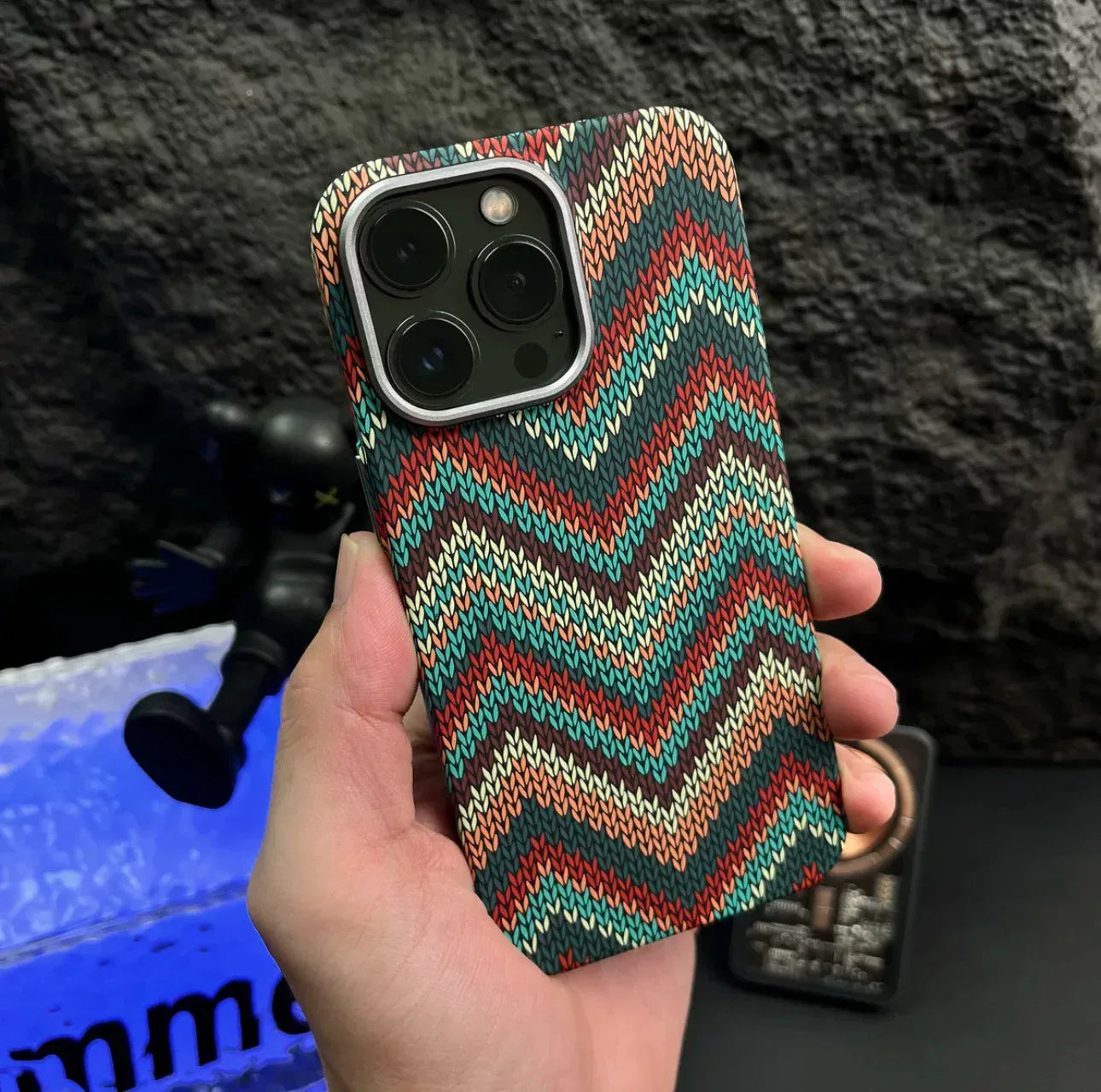 kevlar-pattern-luminous-magnetic-iphone-cover - Viexta