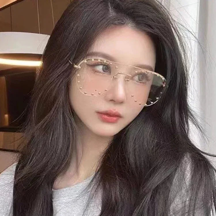 Women's Metal Rivet Large Frame Fashionable Sunglasses - Viexta