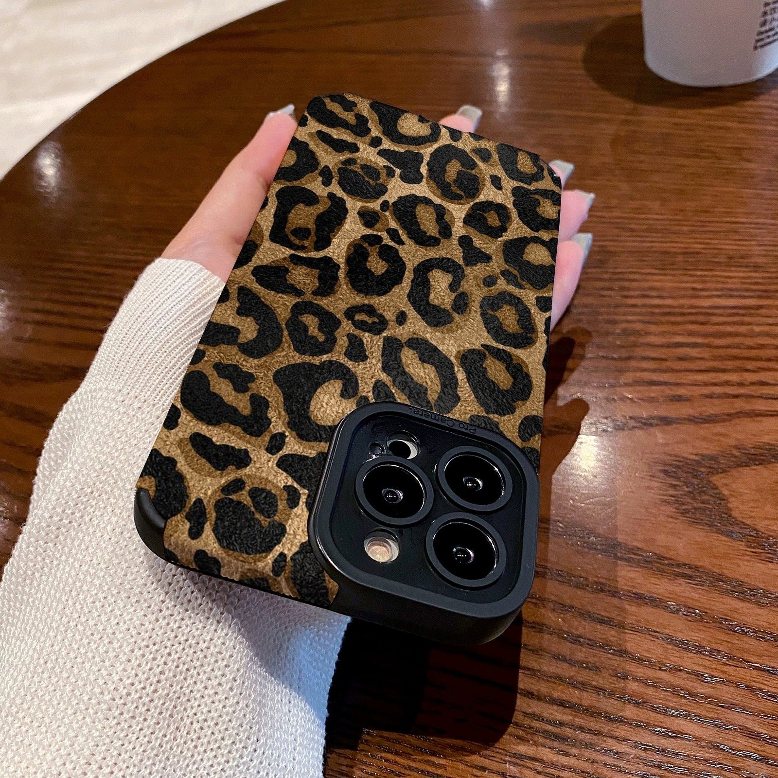 gold-leopard-iphone-case