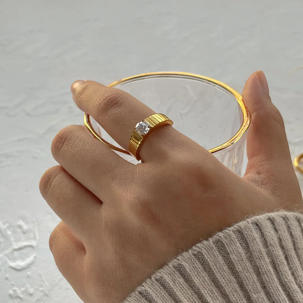 Stainless Steel Striped Solitaire Zircon Ring - Viexta