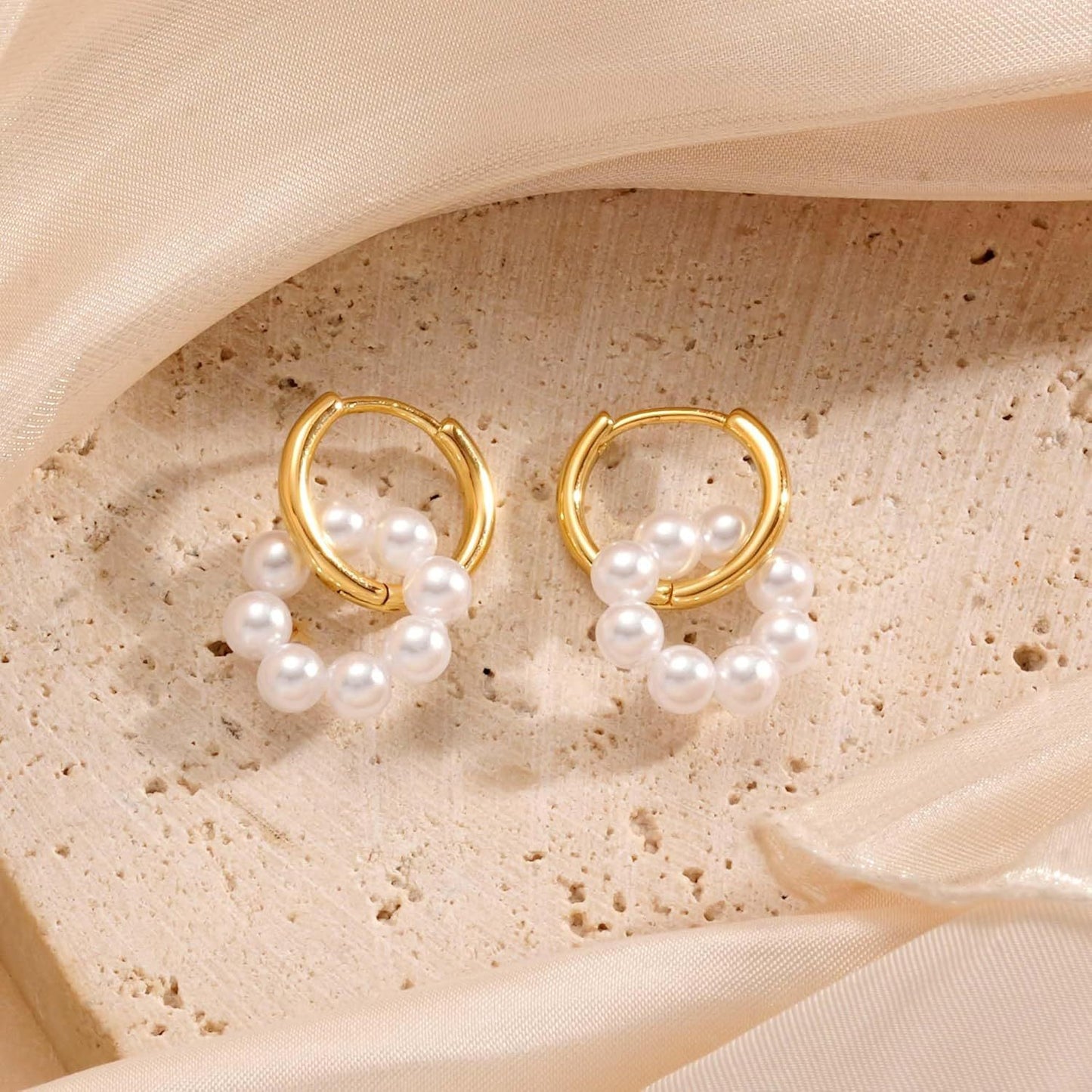 18k Women's Pearl Earrings