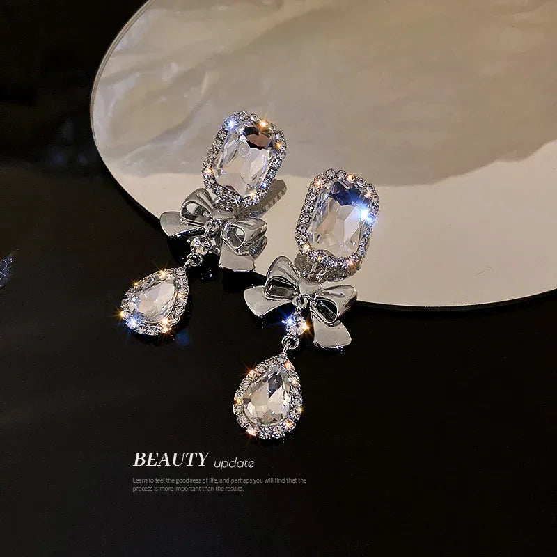 Diamonds Geometric Bow Drop Earrings - Viexta