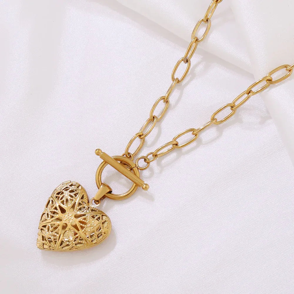 Stainless Steel Open Hollow Pattern Heart-shaped Necklace - Viexta