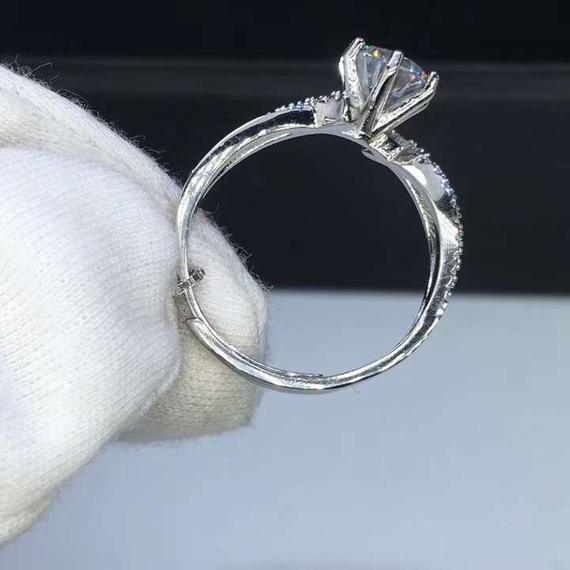 zircon-engagement-ring - Viexta