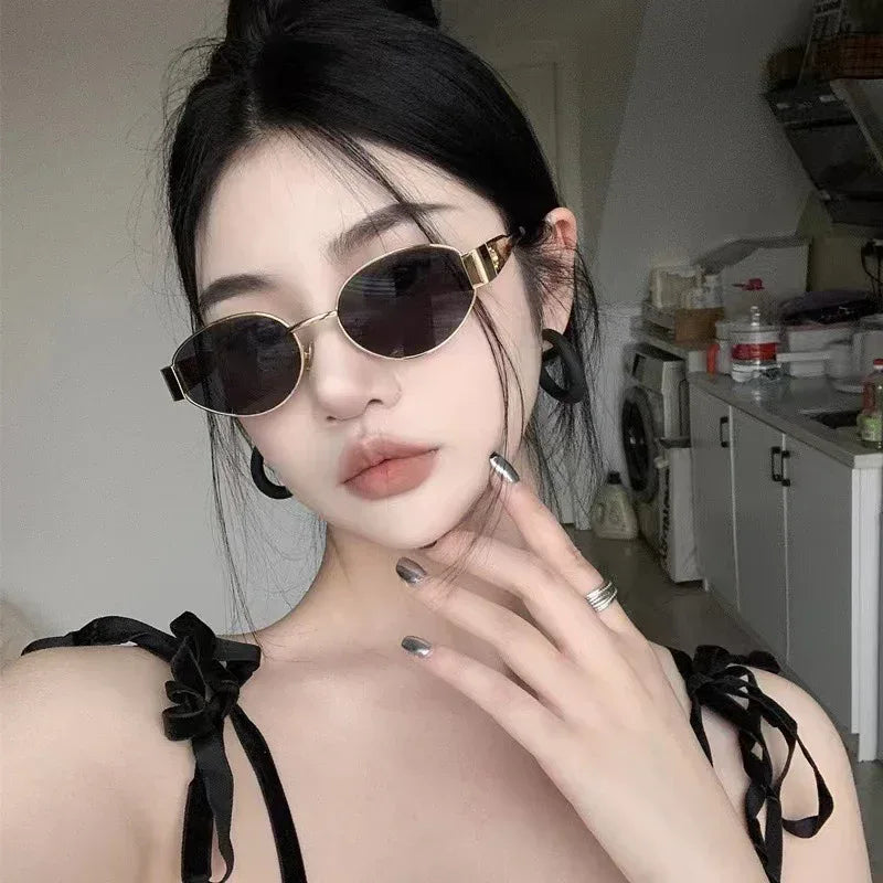 Oval Women's Metal Vintage Sunglasses - Viexta