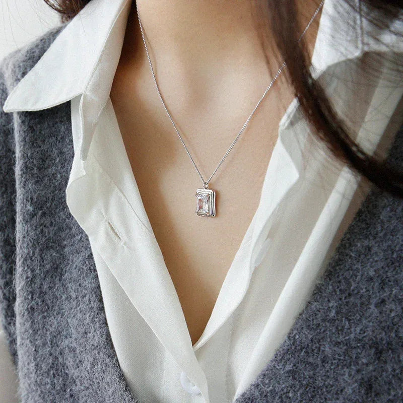 Dainty Square Neckpiece - Viexta