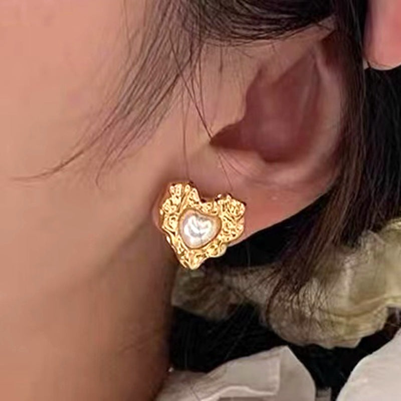 18k Gold French Heart-shaped Ear Studs