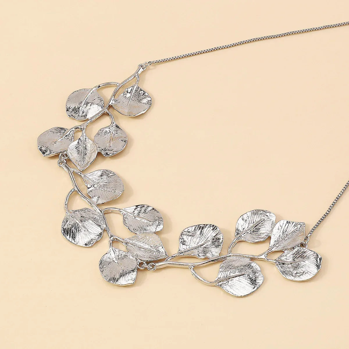 European Leaf-Style Neckwear - Viexta