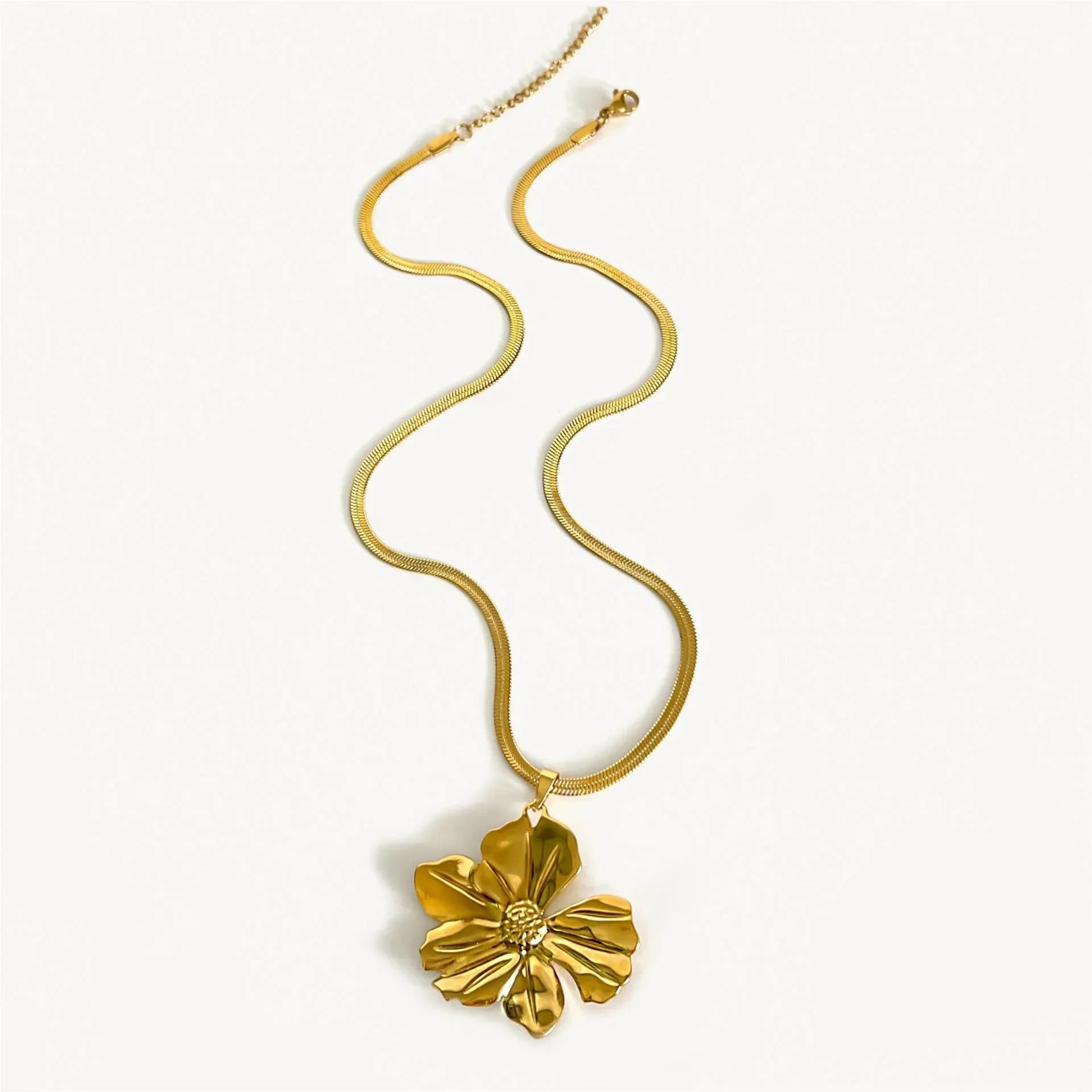 Fashion Exaggerated Stainless Steel Flower Pendant Necklace - Viexta