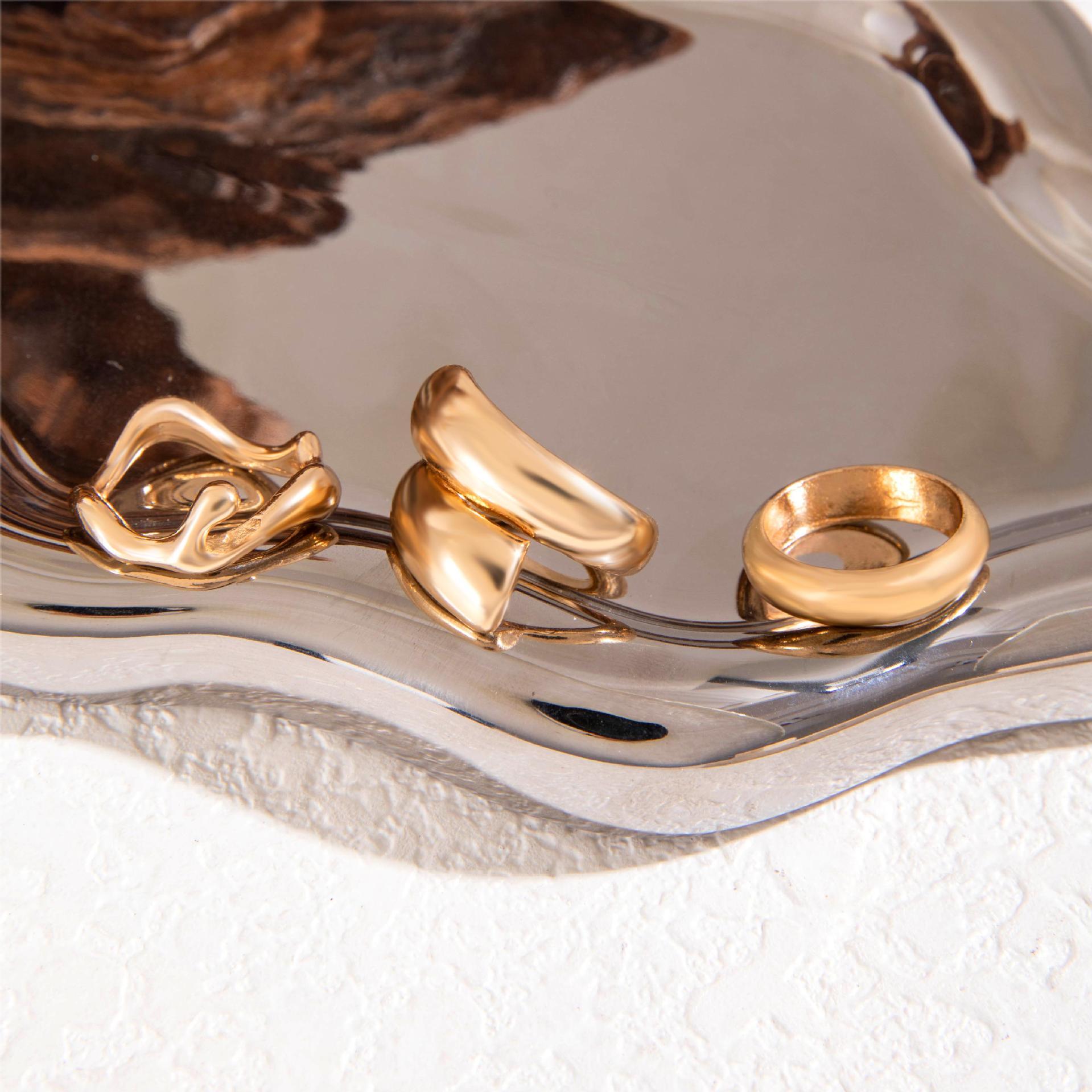 set-wave-bracelet-niche-cross-winding-glossy-ring