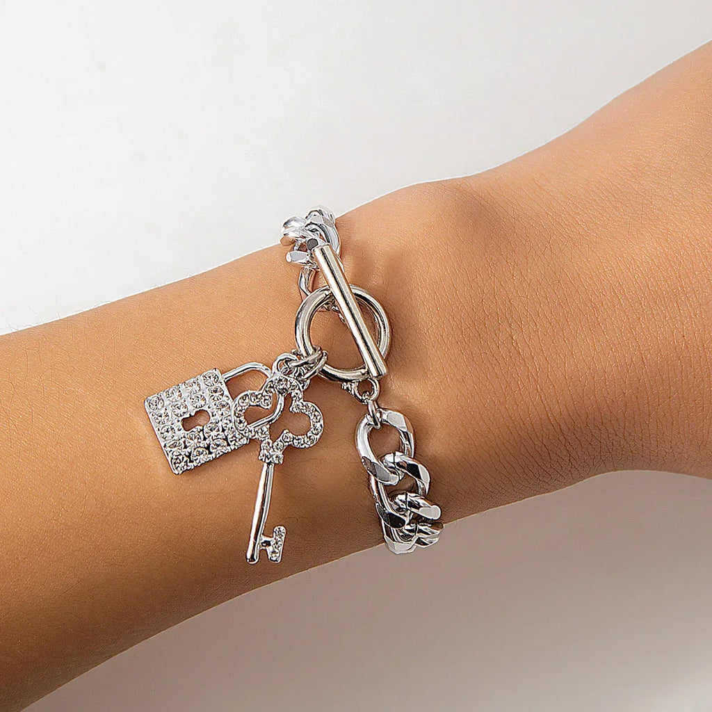 thick-chain-with-shiny-lock-and-key-pendant-necklace - Viexta