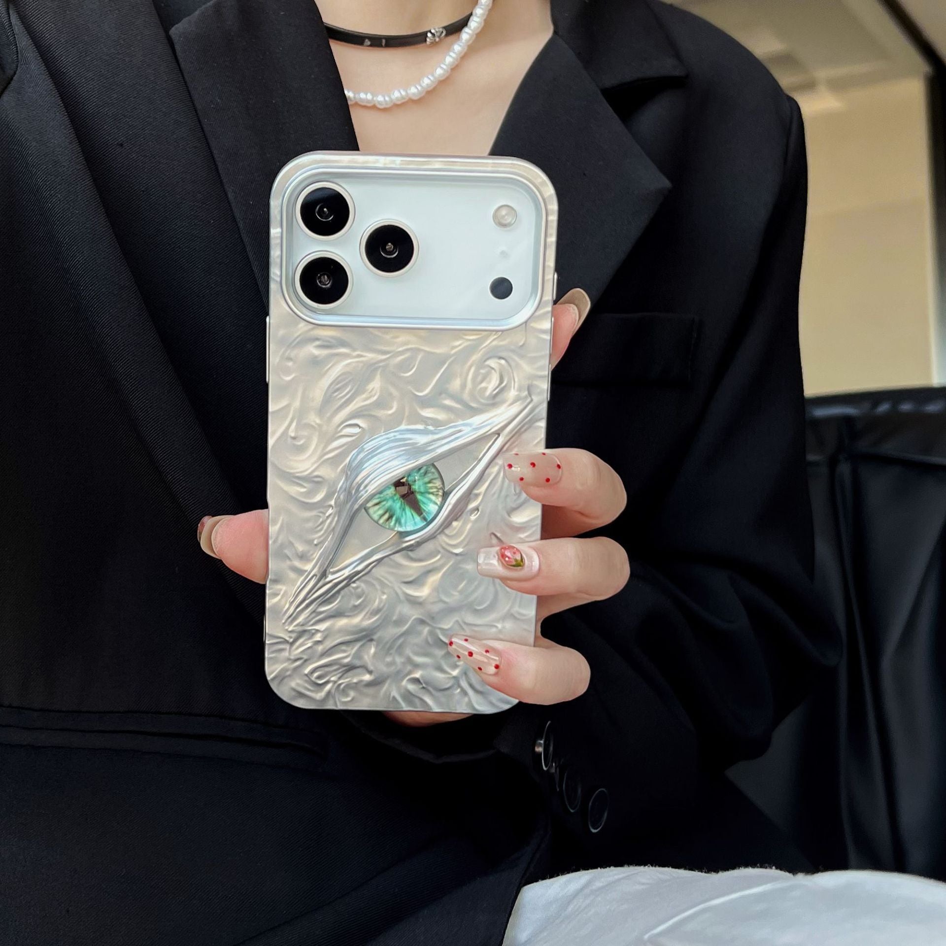 High-grade Electroplated Tin Paper Pattern Stereo Eyes iPhone Case