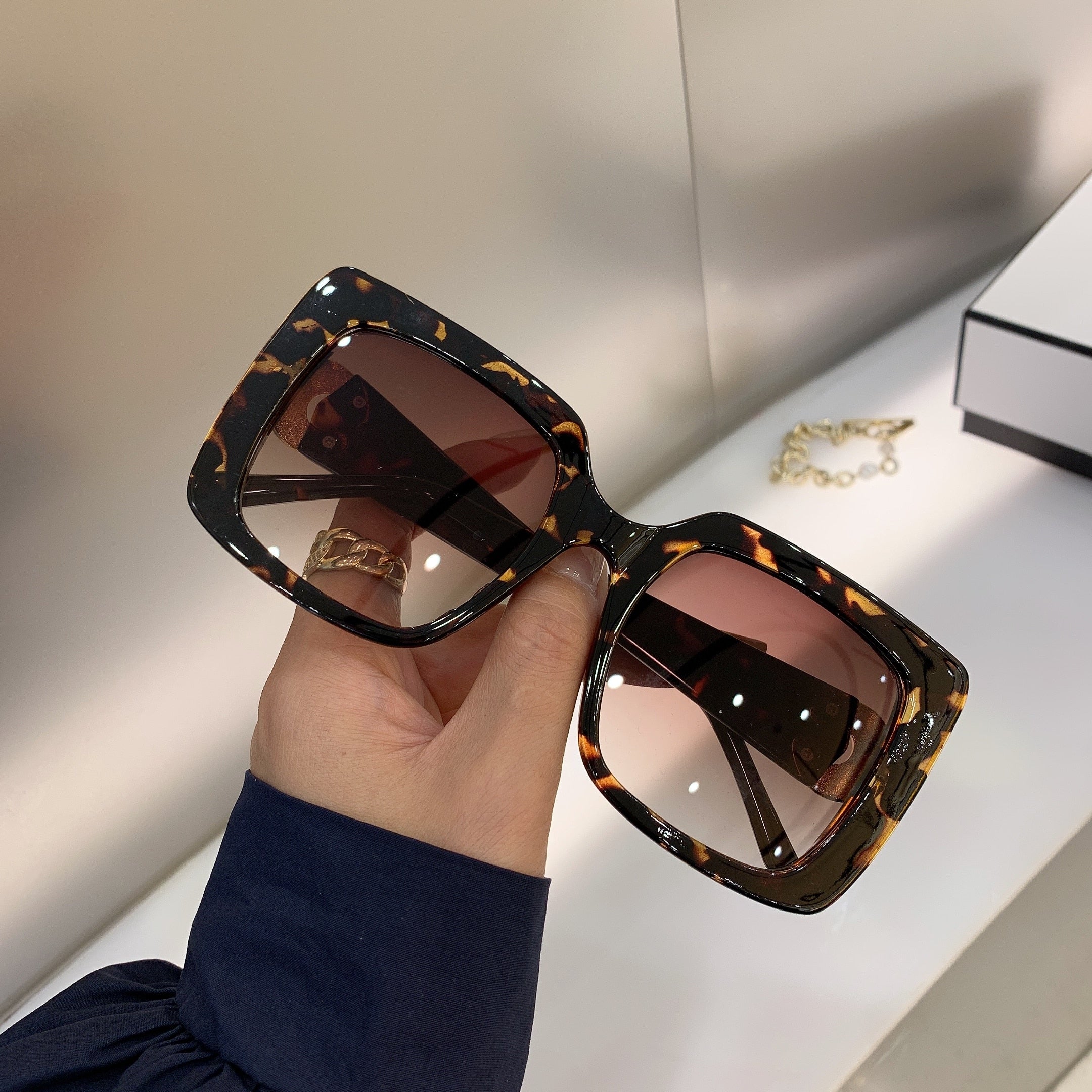 Oversized Square Sunglass