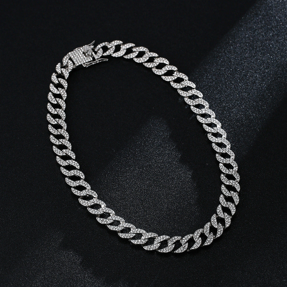 diamond-inlaid-necklace