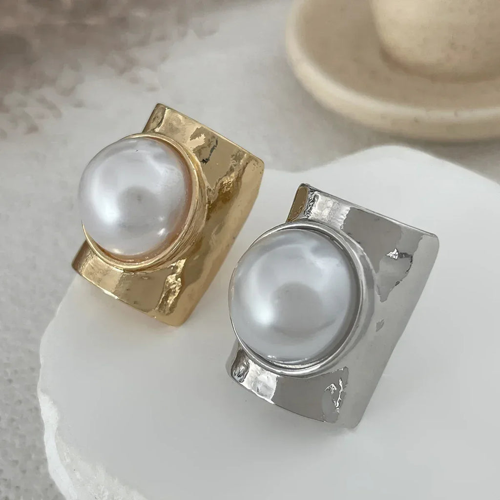 exaggerated-inlaid-large-pearl-wide-ring - Viexta
