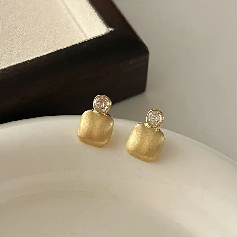 Retro Hong Kong Golden Versatile Earrings - Viexta